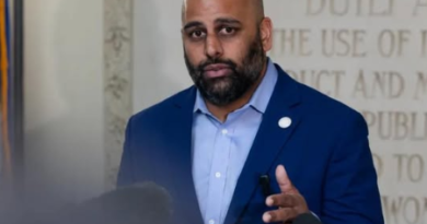 Hartford busca rescindir contrato con ICE y retirar acceso a estacionamiento municipal