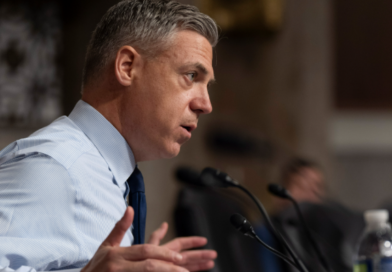 Senador republicano pide a Trump impulsar modelos estadounidenses de inteligencia artificial de pesos abiertos