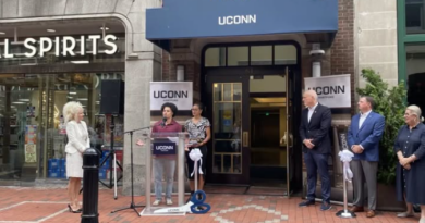 UConn Hartford abre nueva residencia estudiantil en la calle Pratt