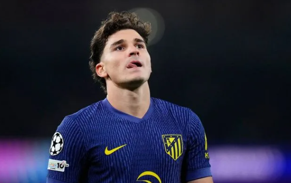 Atlético de Madrid ganó en su debut, pero la ausencia de Julián Álvarez y el enojo de los hinchas dominaron la jornada