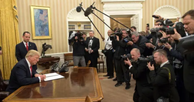 Grandes cadenas de televisión suspenden cobertura conjunta de Trump tras veto a medios