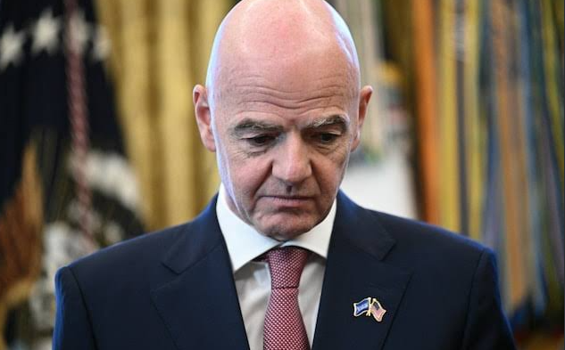 Infantino cede ante la presión y abre la puerta a una revisión independiente de la FIFA