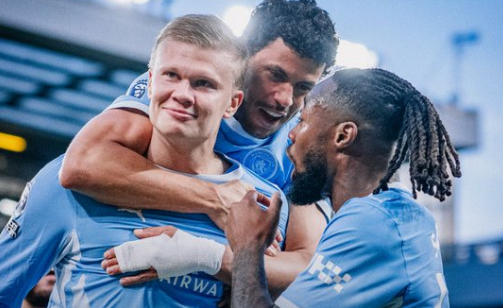 Manchester City goleó 3-0 al Liverpool en Anfield y mantiene su invicto en la Premier League