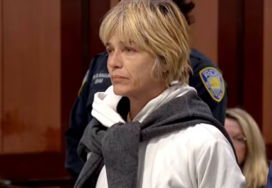 Filtran audio del piloto de Delta antes del arresto de Selma Blair por presunto incidente violento en un avión