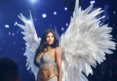 Kylie Jenner deslumbra en su debut en Victoria’s Secret con un Fantasy Bra valorado en 50 millones de dólares
