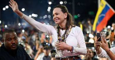 María Corina Machado regresa a Venezuela en medio de multitudinarias muestras de apoyo